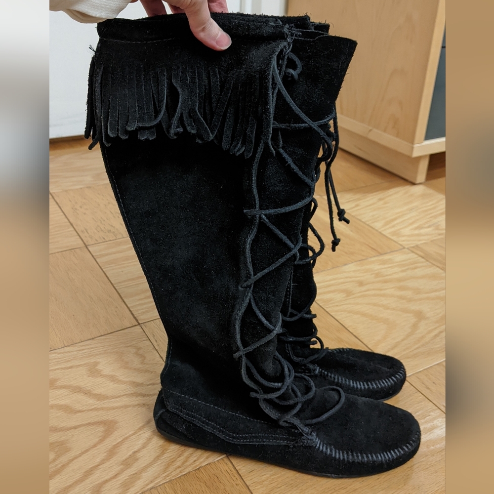 Minnetonka tall moccasin Boots 7 black